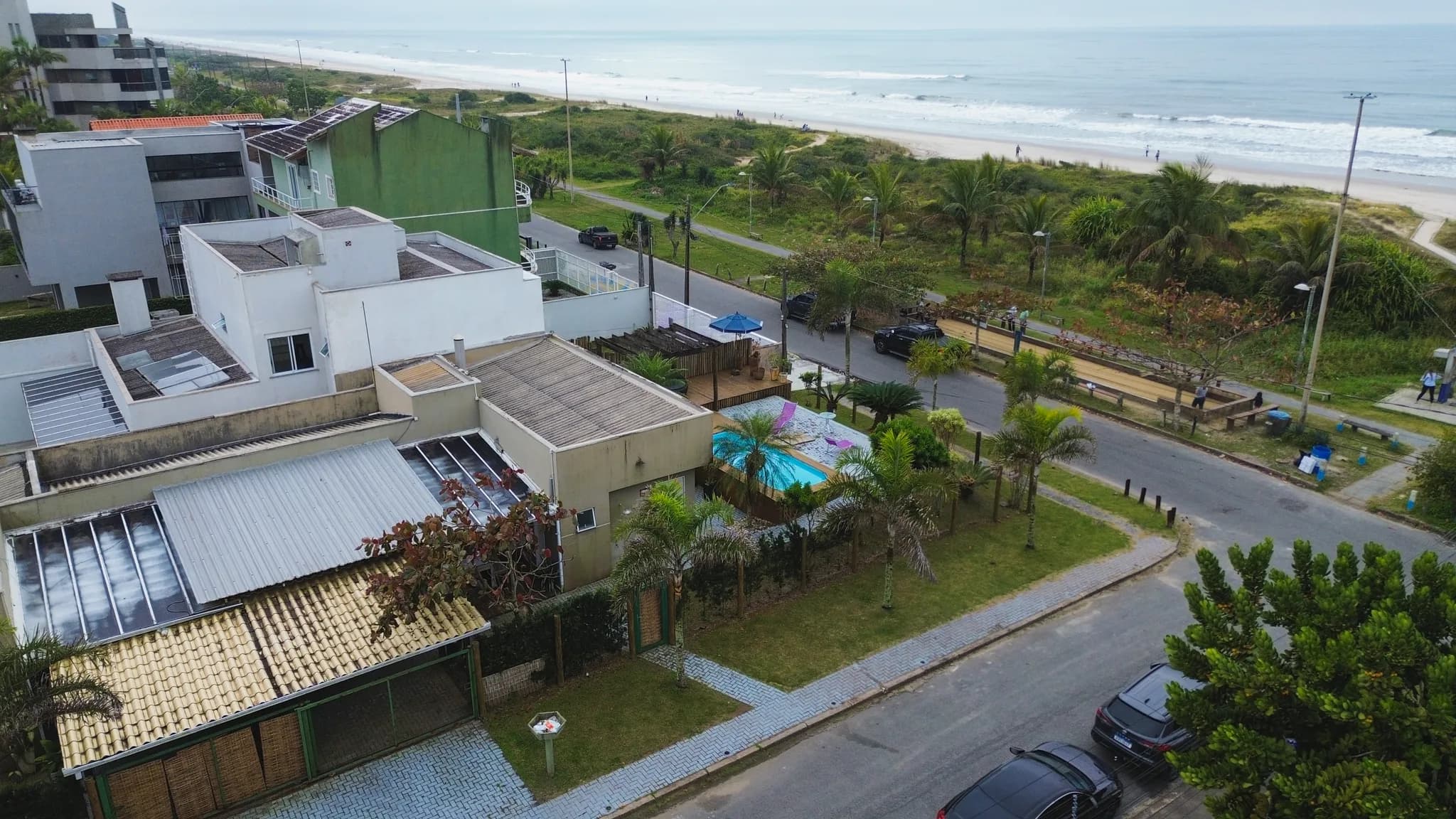 EXCLUSIVIDADE À BEIRA-MAR | CONFORTO, CHARME E RENTABILIDADE EM UM SÓ LUGAR