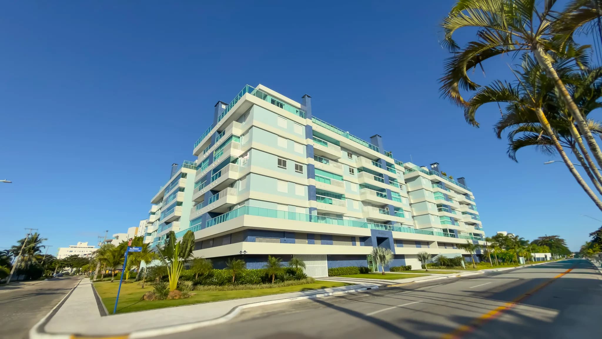 Cobertura Duplex Alto Padrão em Caiobá | Piscina Privativa, Terraço Panorâmico e Vista Incomparável
